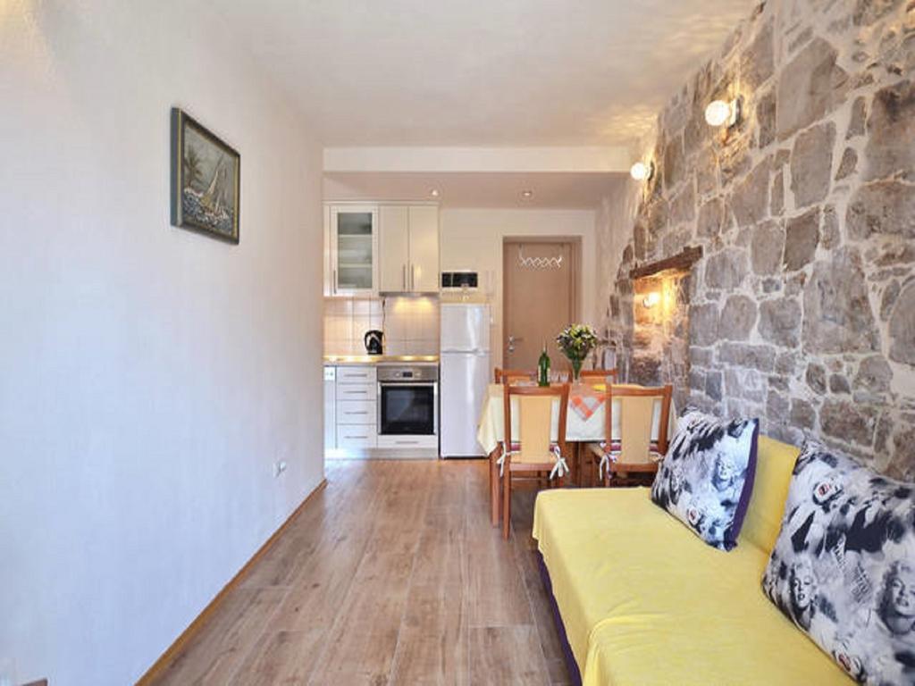 Nada Apartment Split